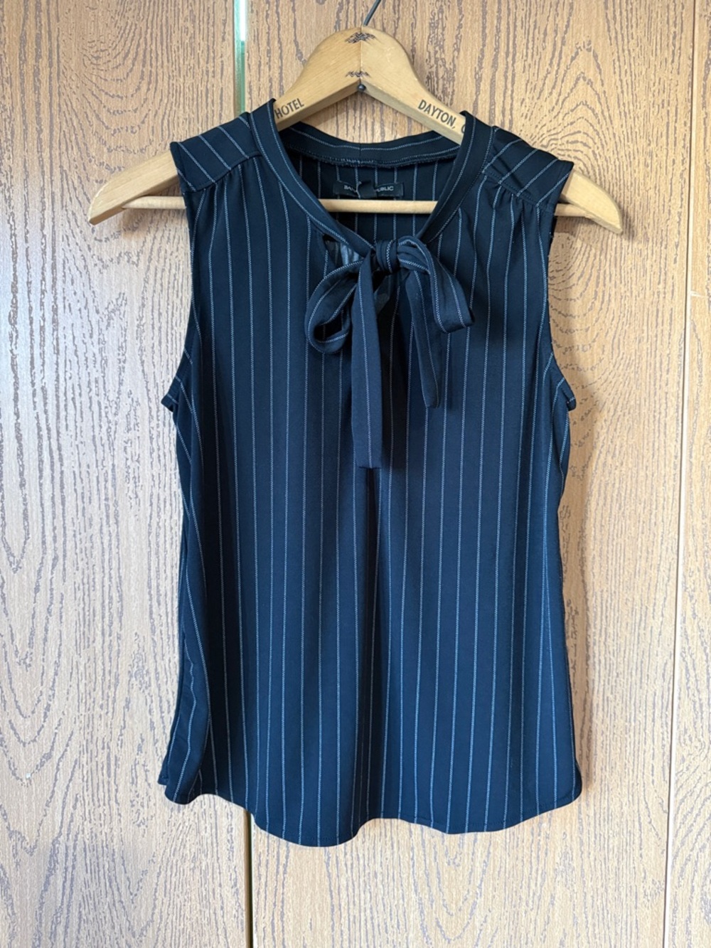 Banana Republic Factory Blouse XS Black White Pinstripe Tie Neck Sleeveless